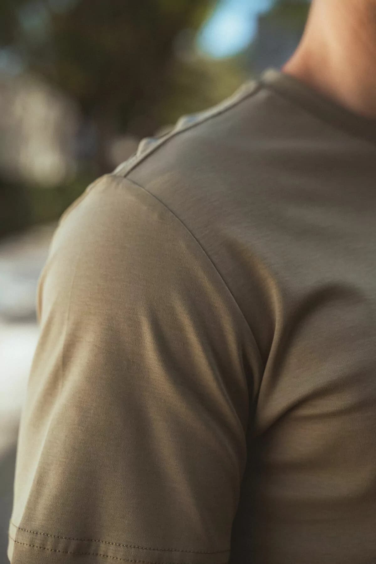 CAMISETA RESISTENTE À ÁGUA — VERDE MILITAR 2