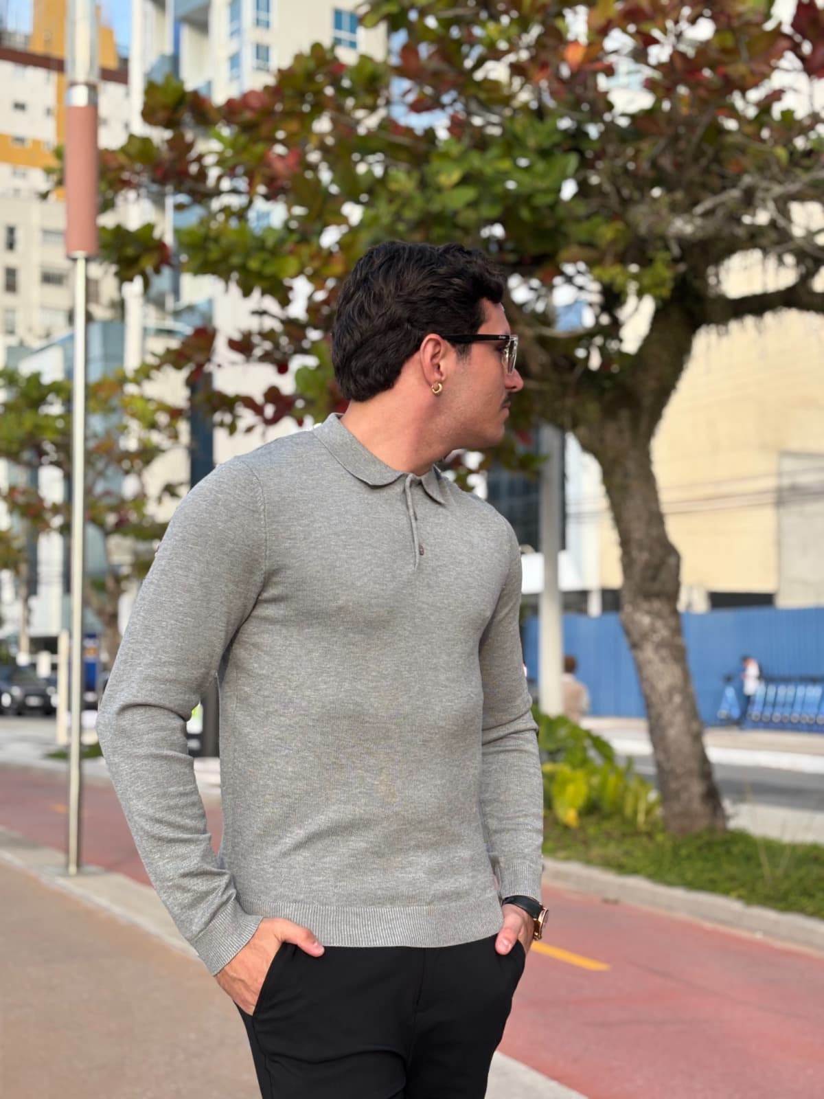 POLO MANGA LONGA EM TRICOT COM BOTÃO — Cinza 1