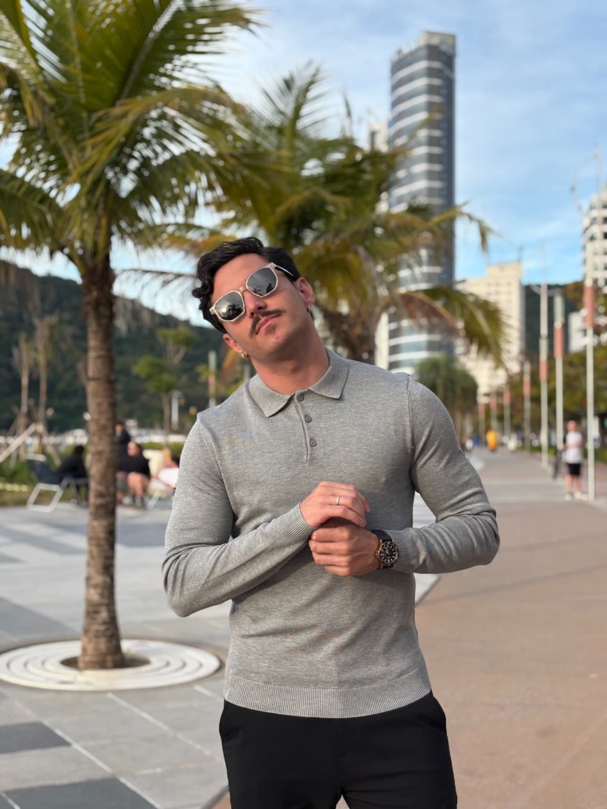 POLO MANGA LONGA EM TRICOT COM BOTÃO — Cinza 5