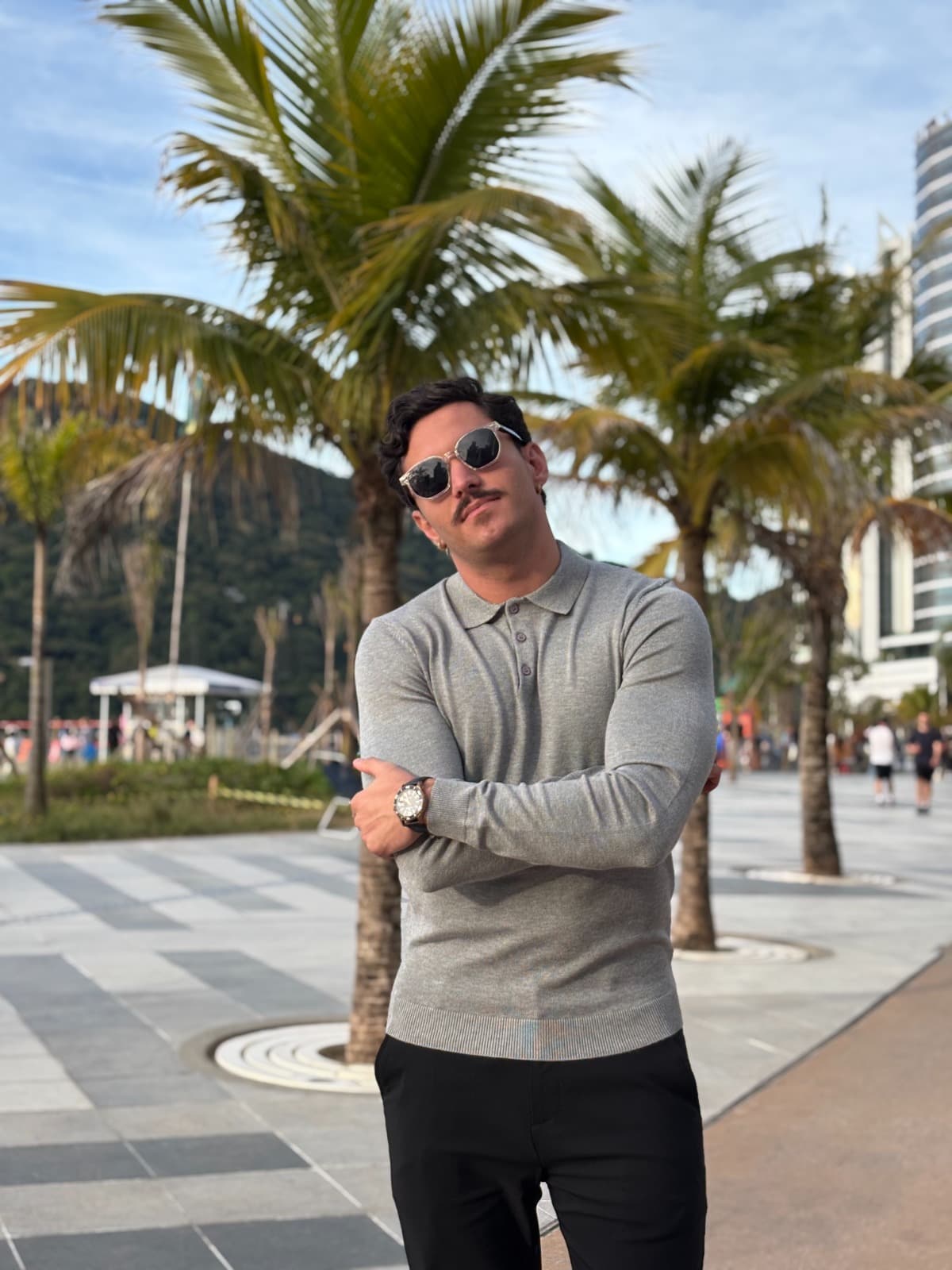 POLO MANGA LONGA EM TRICOT COM BOTÃO — Cinza 6